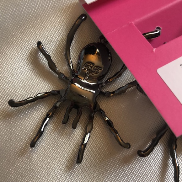 Betsey Johnson Hematite Tone Glampire Spider Drop Earrings Crystal Accents NWT - Picture 9 of 11
